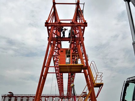 雙主梁桁架門式起重機(jī)